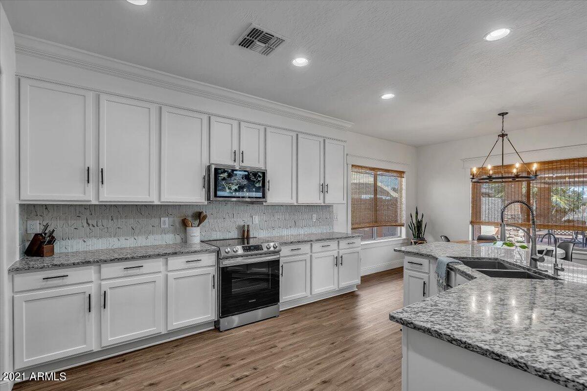 9802 Tangerine Road Florence, AZ 85132 - Photo 12 of 39 12-12Kitchen