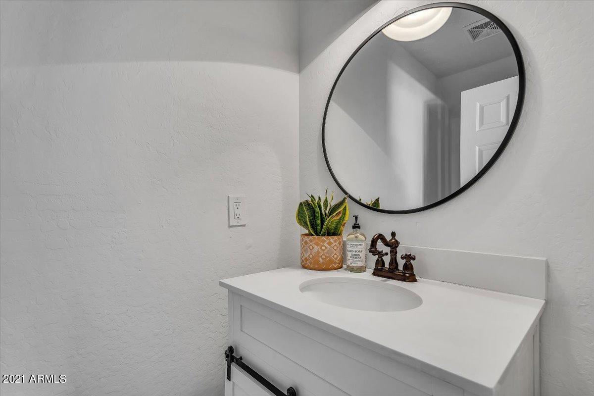 9802 Tangerine Road Florence, AZ 85132 - Photo 18 of 39 18-16Half bath