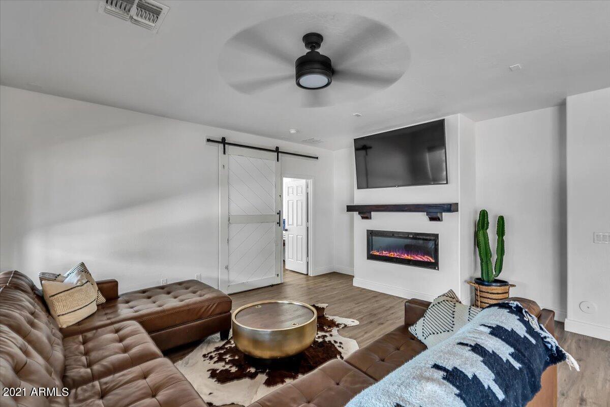 9802 Tangerine Road Florence, AZ 85132 - Photo 20 of 39 20-18Livng Room