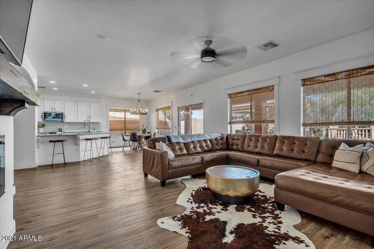 9802 Tangerine Road Florence, AZ 85132 - Photo 21 of 39 21-19Living Room