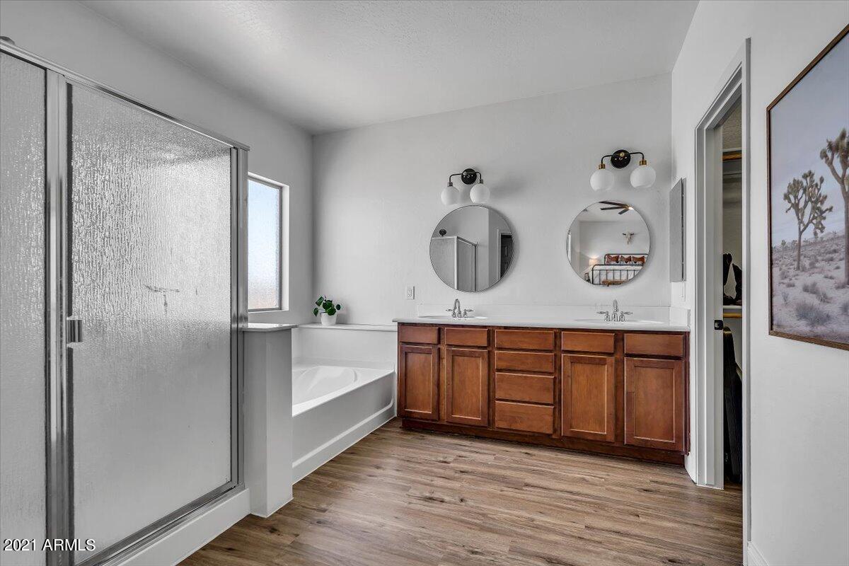9802 Tangerine Road Florence, AZ 85132 - Photo 31 of 39 31-29Master bath copy
