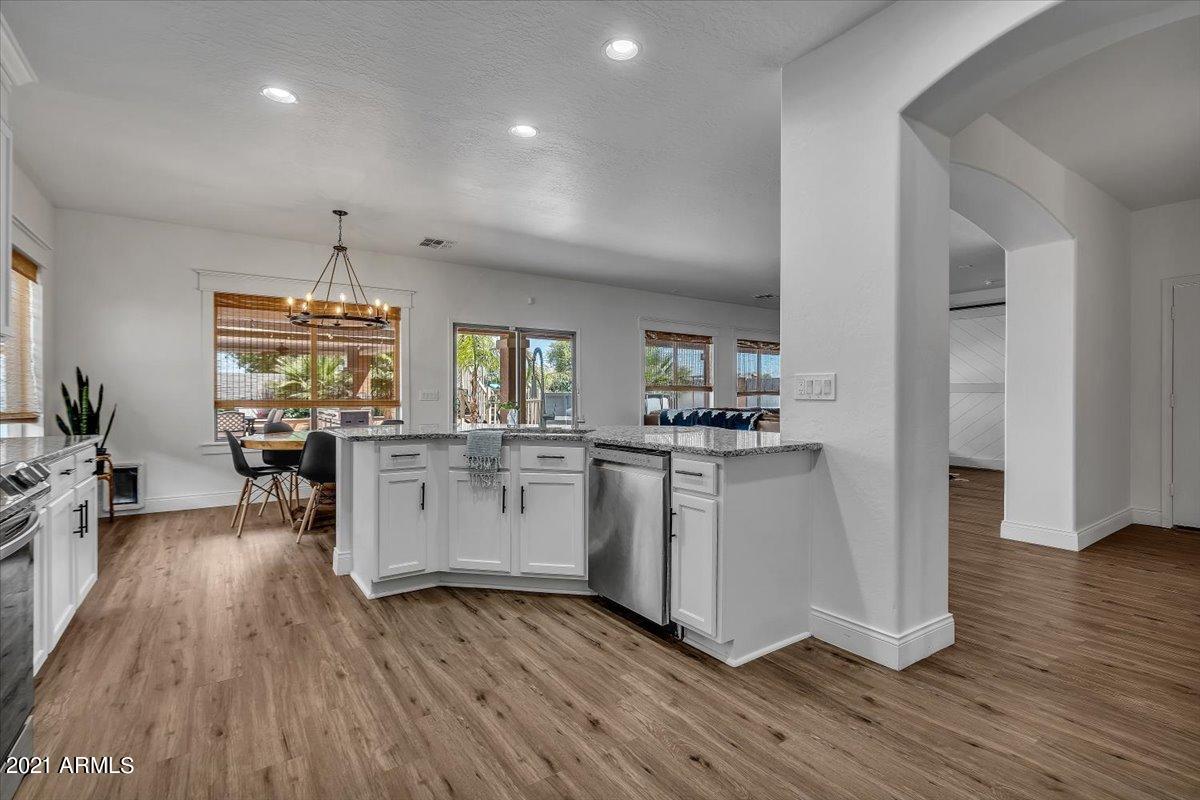 9802 Tangerine Road Florence, AZ 85132 - Photo 9 of 39 09-9Kitchen