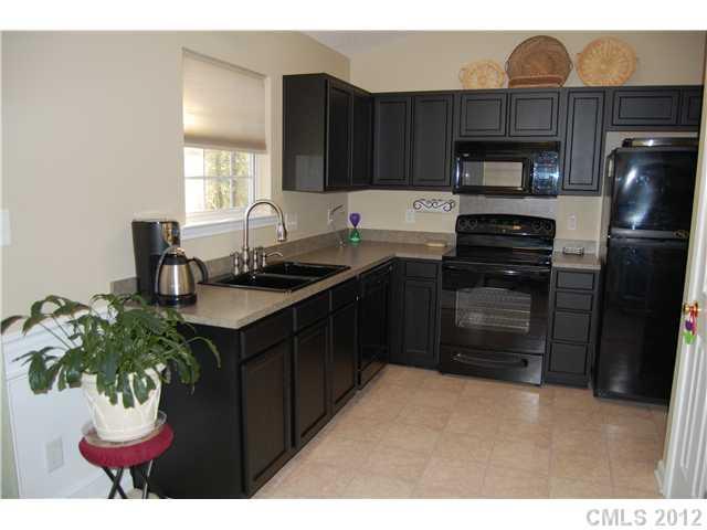 10529 Gold Pan Road Charlotte, NC 28215 - Photo 4 of 13 a kitchen with stainless steel appliances a sink stove and cabinets