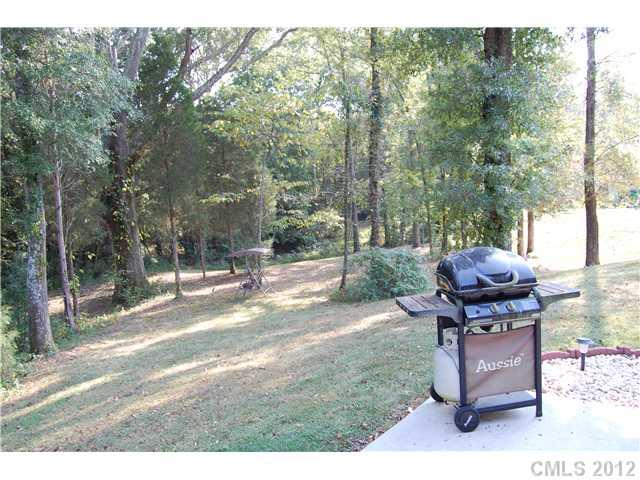 10529 Gold Pan Road Charlotte, NC 28215 - Photo 8 of 13 a view of a backyard with sitting area