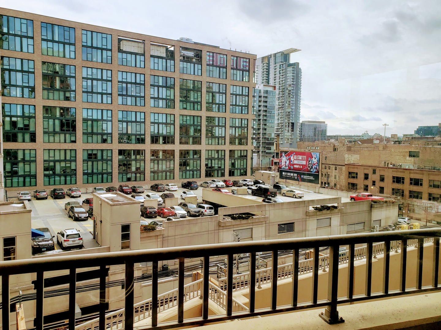 200 North Jefferson Street, Unit 601 Chicago, IL 60661 - Photo 13 of 27 a very nice looking room with many windows