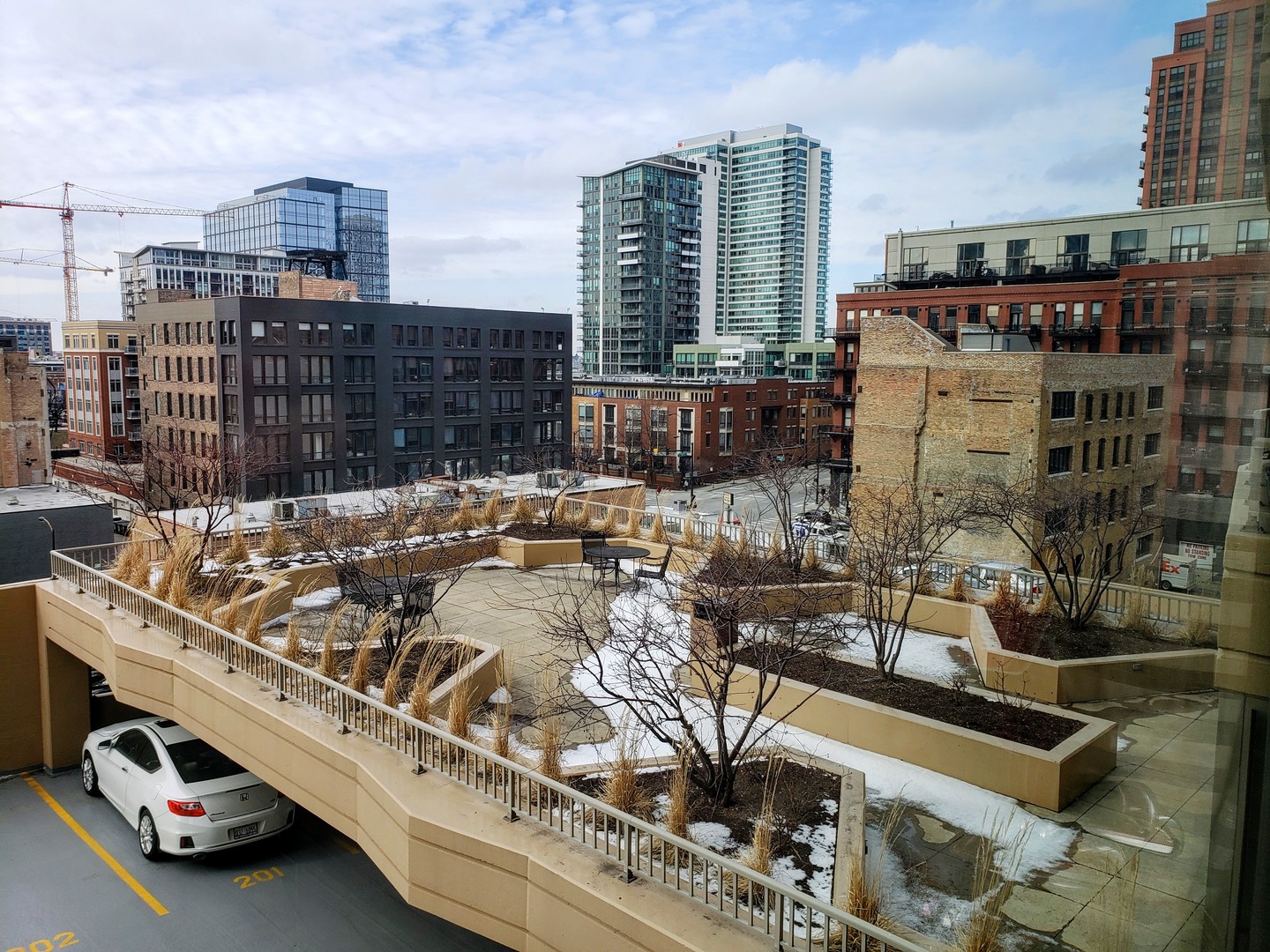 200 North Jefferson Street, Unit 601 Chicago, IL 60661 - Photo 19 of 27 a view of a city that has tall buildings