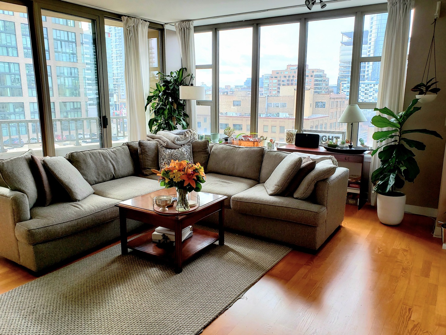 200 North Jefferson Street, Unit 601 Chicago, IL 60661 - Photo 4 of 27 a living room with furniture potted plant and a large window
