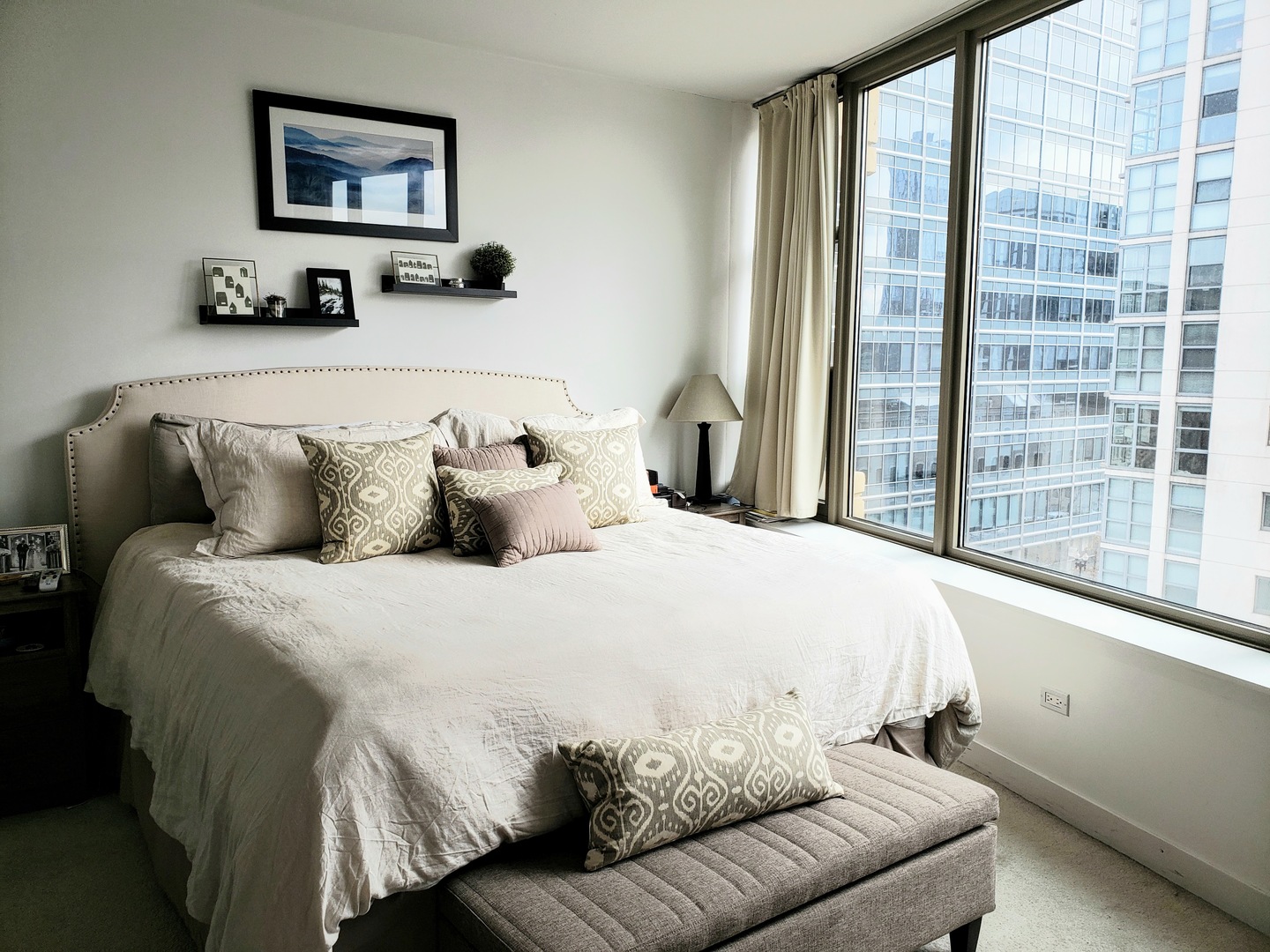 200 North Jefferson Street, Unit 601 Chicago, IL 60661 - Photo 9 of 27 a bedroom with a bed and a large window