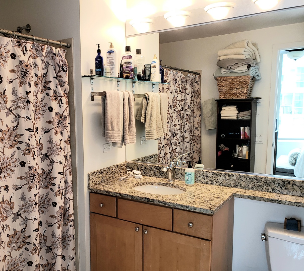 200 North Jefferson Street, Unit 601 Chicago, IL 60661 - Photo 10 of 27 a bathroom with a granite countertop sink and a mirror