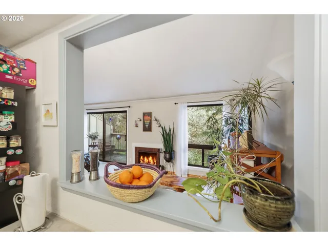 $279,999 | 422 Stonewood Drive, Eugene, OR 97405