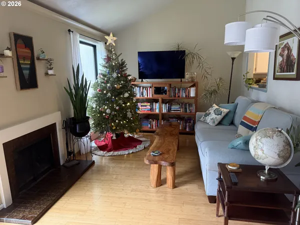 $279,999 | 422 Stonewood Drive, Eugene, OR 97405