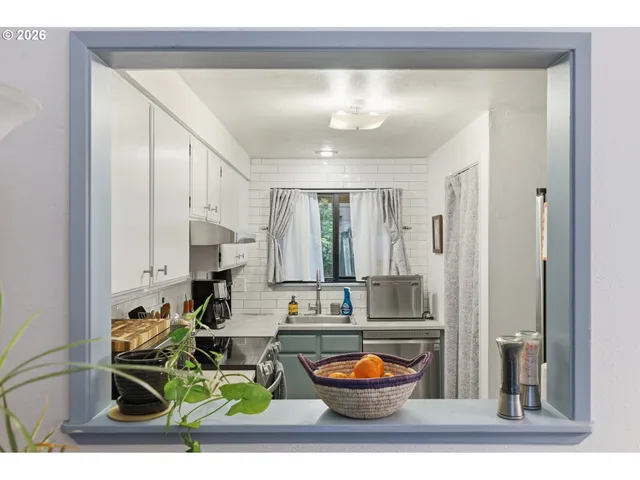 $279,999 | 422 Stonewood Drive, Eugene, OR 97405