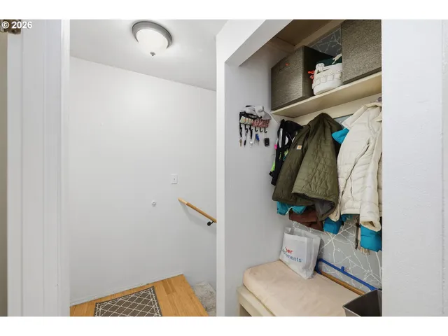 $279,999 | 422 Stonewood Drive, Eugene, OR 97405