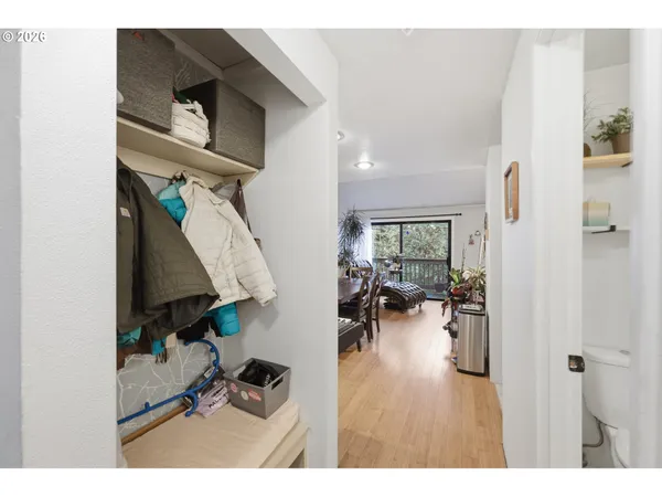 $279,999 | 422 Stonewood Drive, Eugene, OR 97405