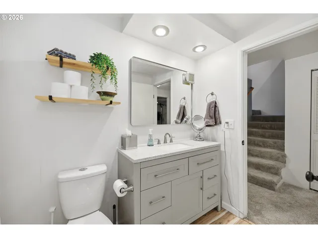 $279,999 | 422 Stonewood Drive, Eugene, OR 97405