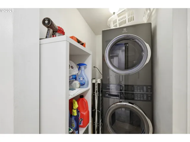 $279,999 | 422 Stonewood Drive, Eugene, OR 97405