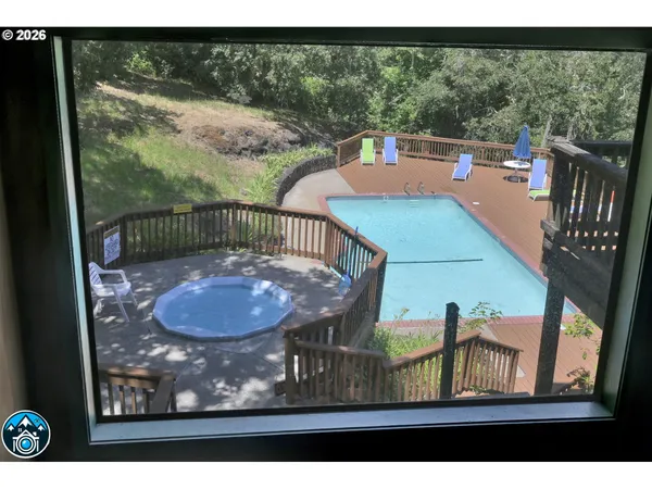 $279,999 | 422 Stonewood Drive, Eugene, OR 97405