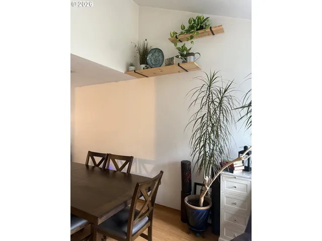 $279,999 | 422 Stonewood Drive, Eugene, OR 97405