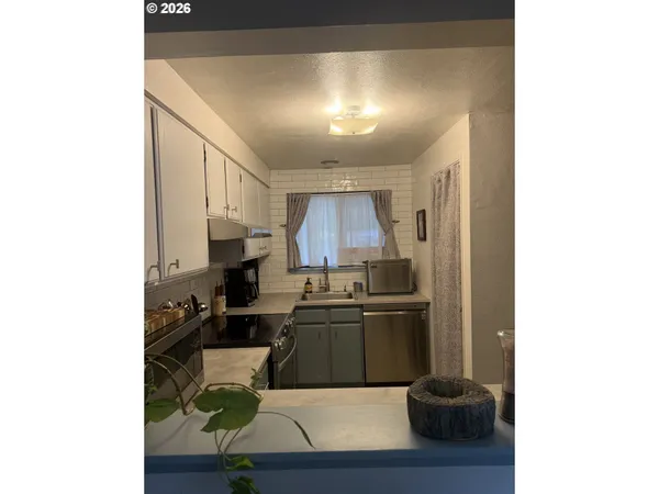 $279,999 | 422 Stonewood Drive, Eugene, OR 97405