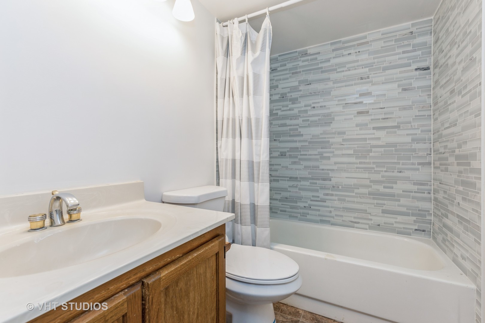 1050 Perry Drive Algonquin, IL 60102 - Photo 4 of 11 a bathroom with a sink toilet and shower