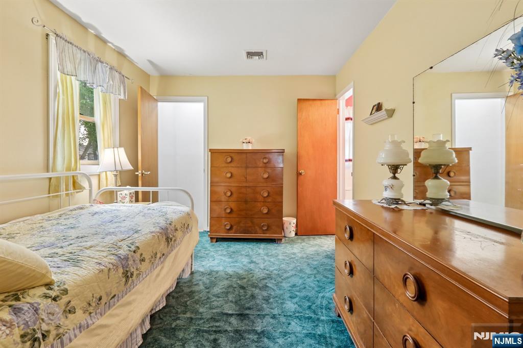 123 Midwood Road Paramus, NJ 07652 - Photo 29 of 46