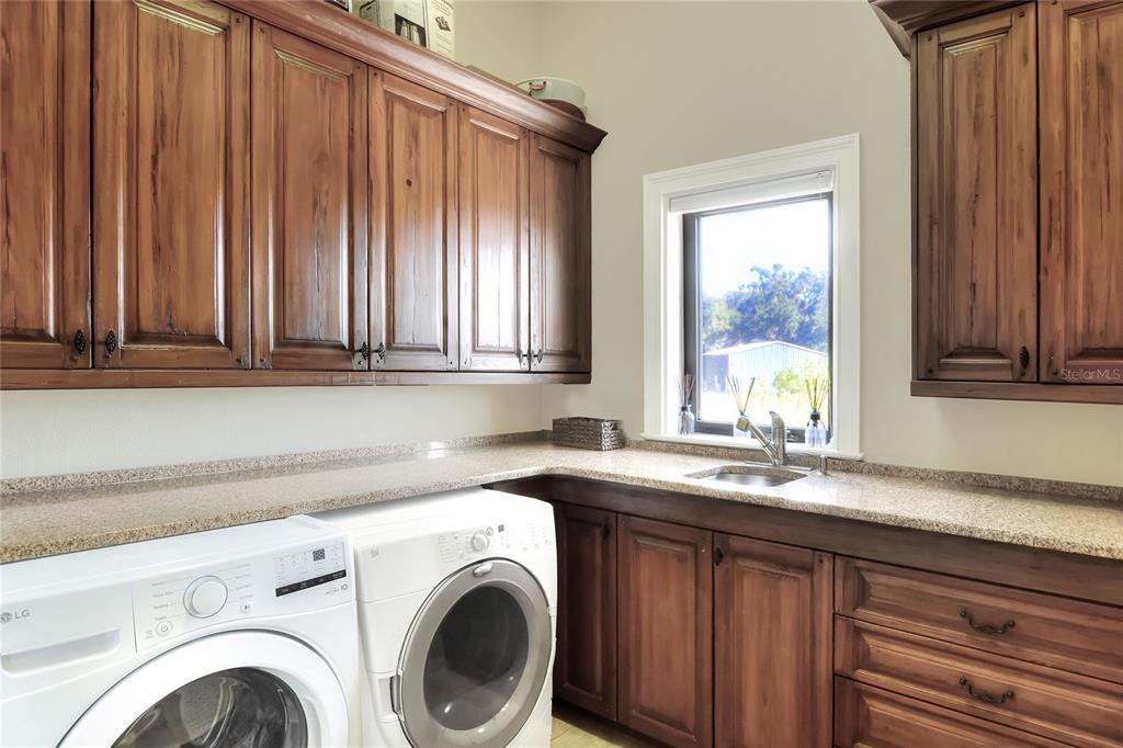 4215 Sb Merrion Road Lakeland, FL 33810 - Photo 67 of 95 a view of a kitchen with washer and dryer