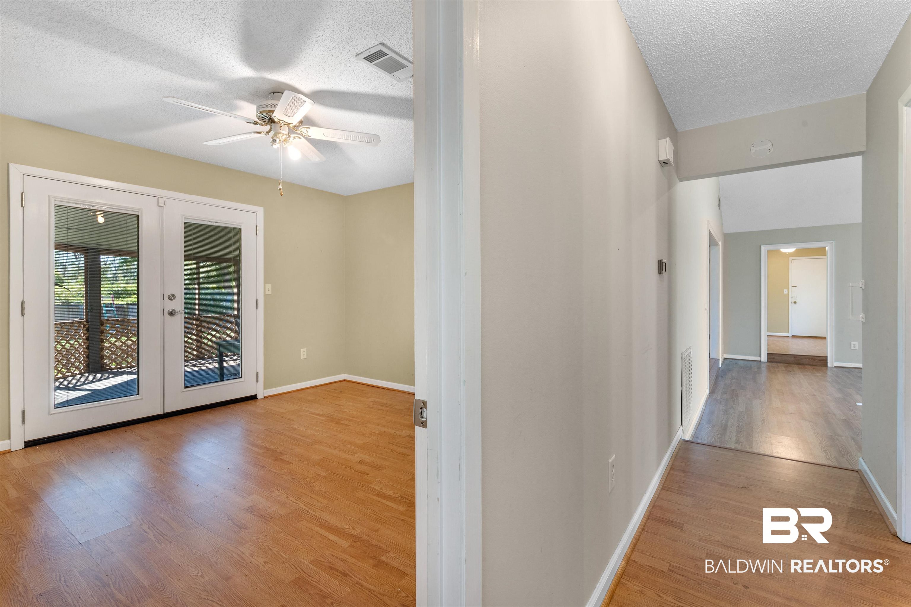 16162 Highway 98 Foley, AL 36535 - Photo 37 of 43 Guest room/hall