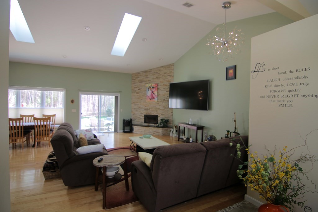 27 Gilbert Road Southampton, MA 01073 - Photo 4 of 24