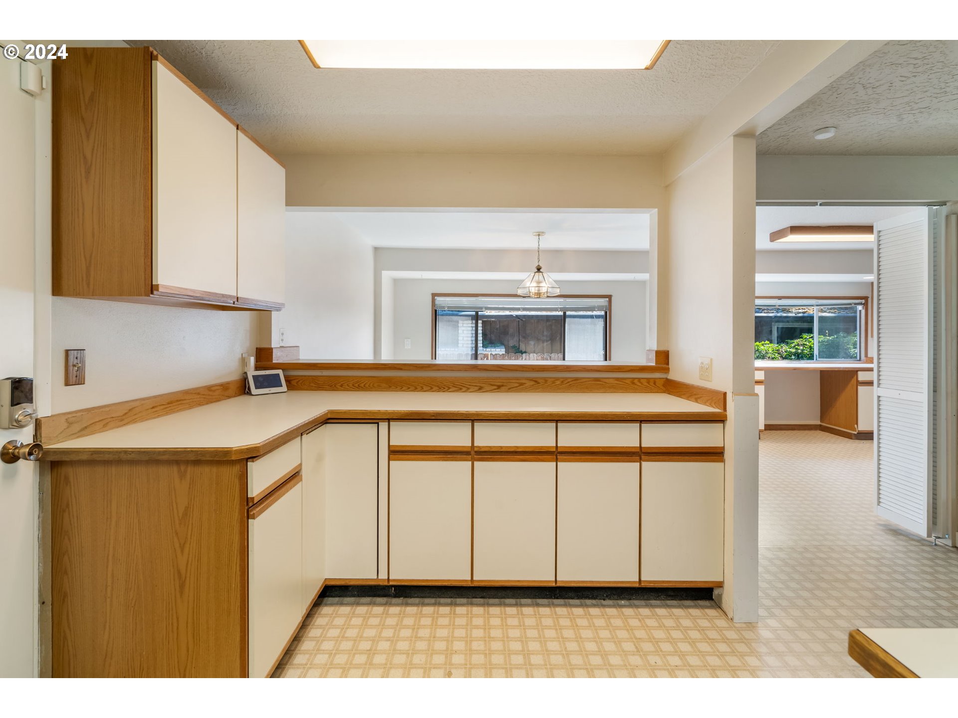 14020 Southwest Lisa Lane Beaverton, OR 97005 - Photo 10 of 40 Gallery Image 10