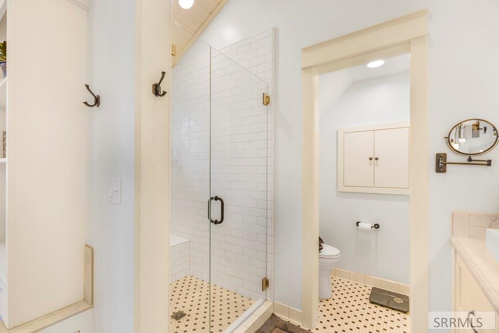 1554 Shadow Run Ashton, ID 83420 - Photo 26 of 58 primary bathroom