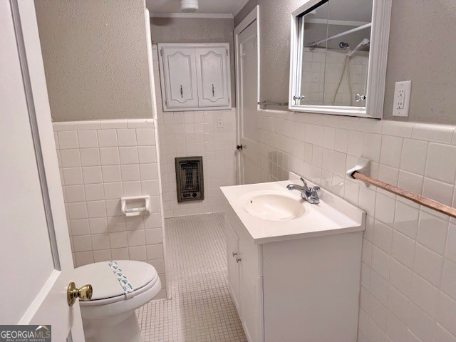 405 South Leroy Street Metter, GA 30439 - Photo 17 of 25 a bathroom with a sink toilet and shower