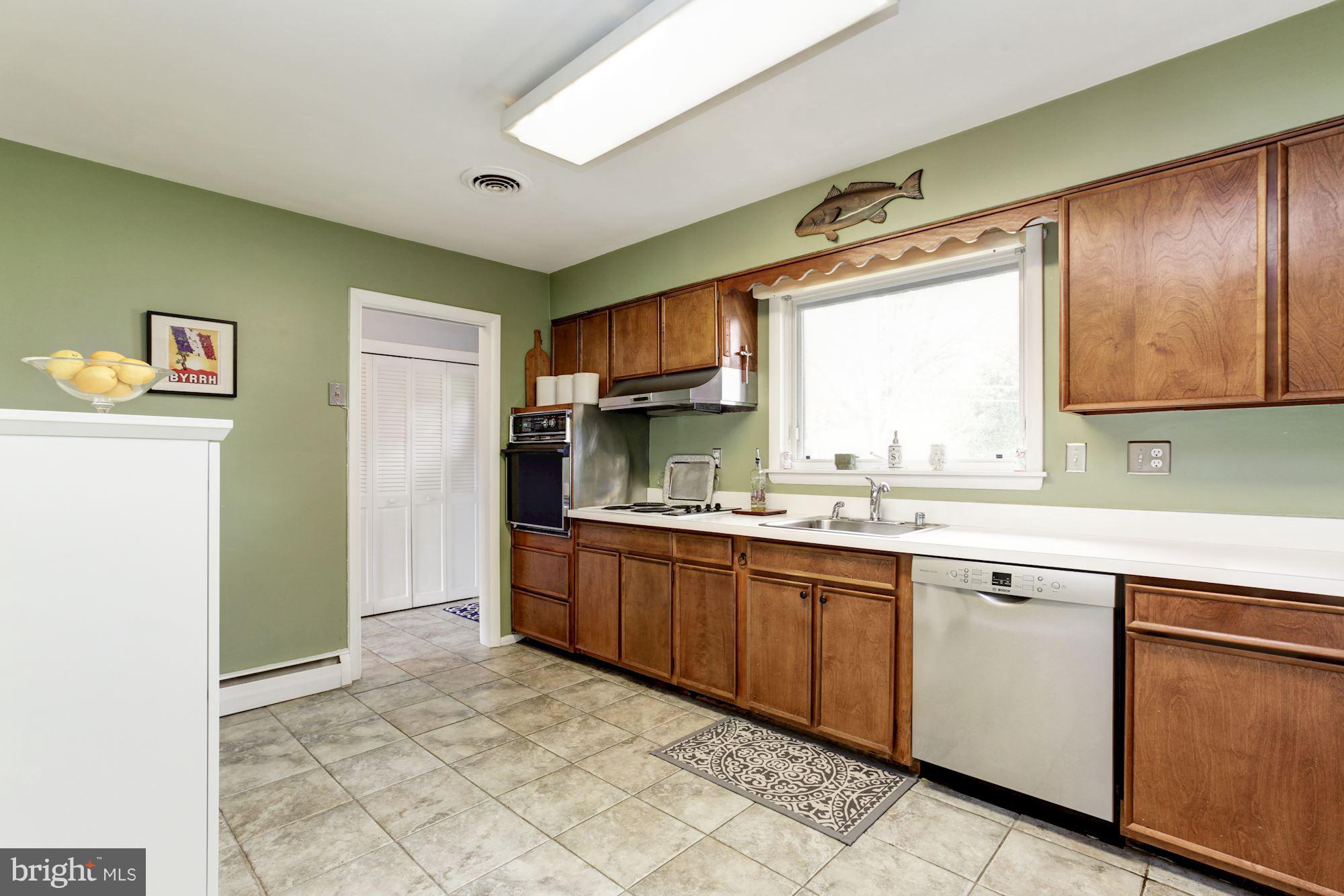 11705 Caplinger Road Silver Spring, MD 20904 - Photo 13 of 30 Kitchen