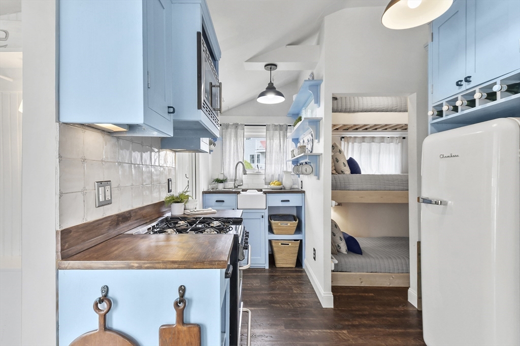 11 Thompson Road, Unit 11 Bourne, MA 02532 - Photo 6 of 29