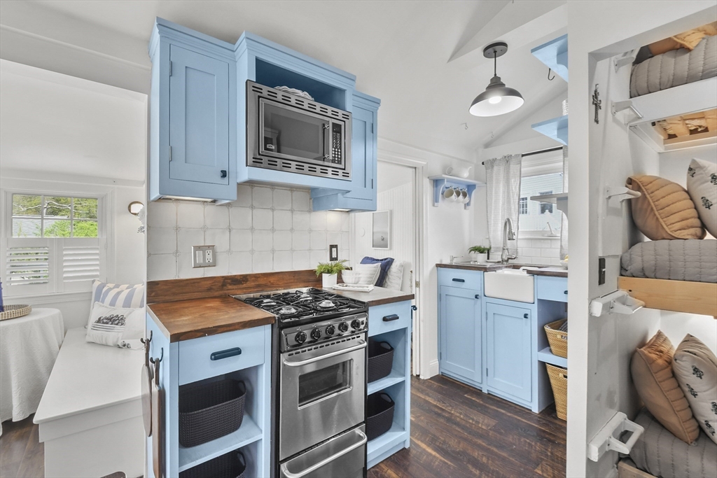 11 Thompson Road, Unit 11 Bourne, MA 02532 - Photo 7 of 29