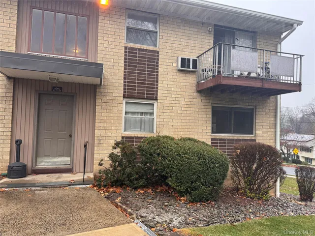 $2,000 | 796 Brookridge Drive, Unit 65, Valley Cottage, NY 10989