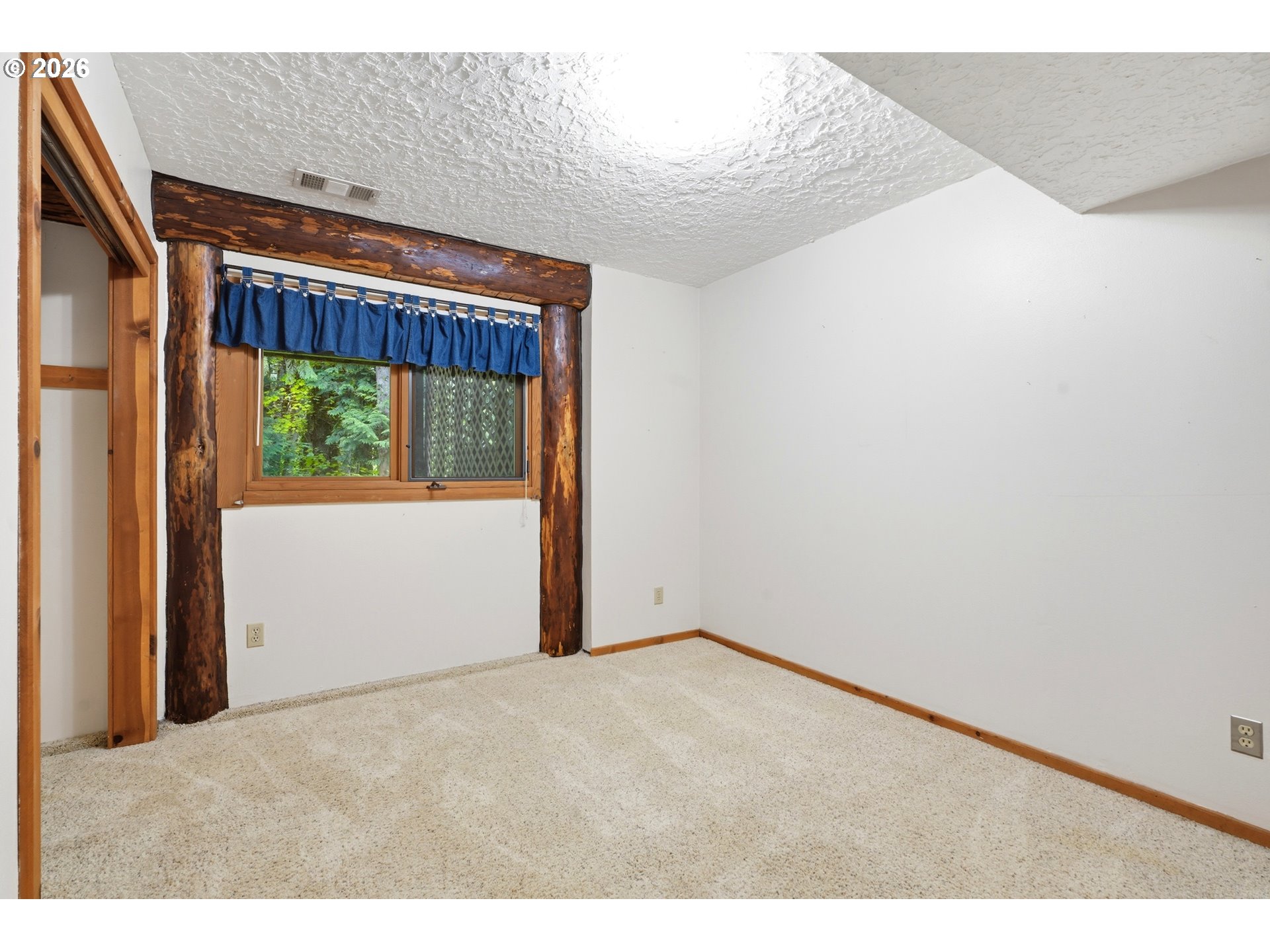 29870 South Dhooghe Road Colton, OR 97017 - Photo 21 of 48 a view of an empty room with a window