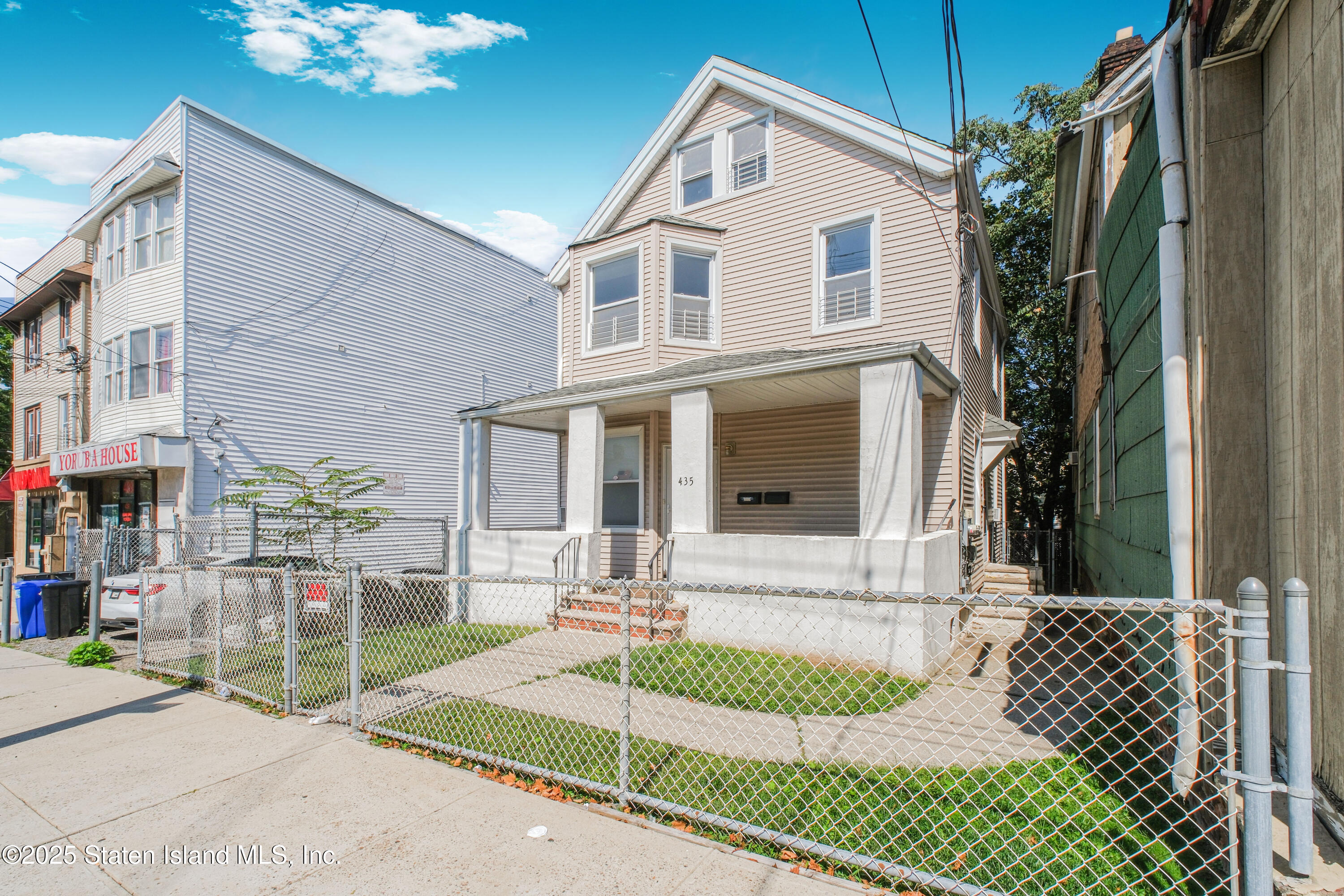 435 Castleton Avenue Staten Island, NY 10301 - Photo 2 of 47 a front view of a house with garden
