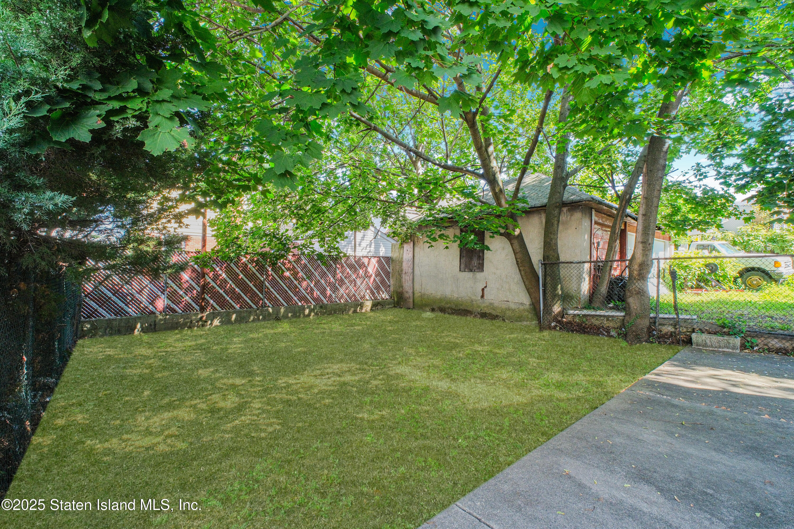 435 Castleton Avenue Staten Island, NY 10301 - Photo 47 of 47 a backyard of a house with lots of green space