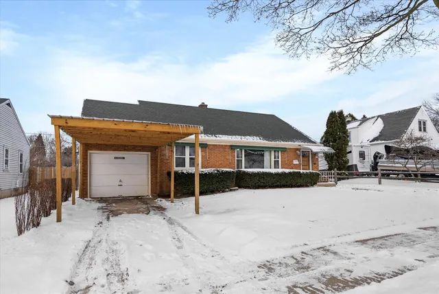 $209,900 | 4220 West Reichert Place, Milwaukee, WI 53209