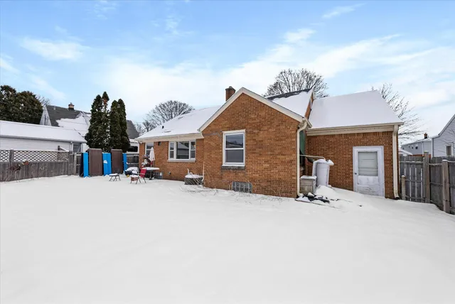 $209,900 | 4220 West Reichert Place, Milwaukee, WI 53209