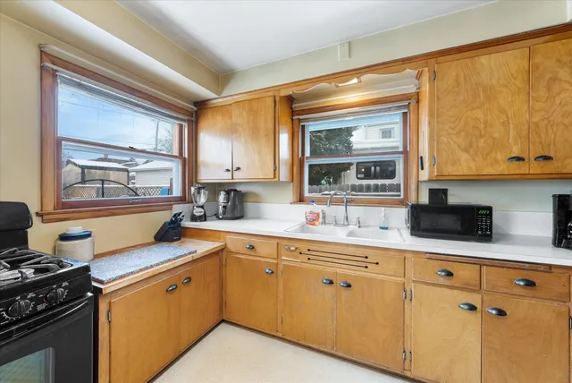 $209,900 | 4220 West Reichert Place, Milwaukee, WI 53209