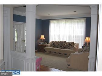 213 Robin Redbreast Road Newark, DE 19711 - Photo 3 of 12 Living Room