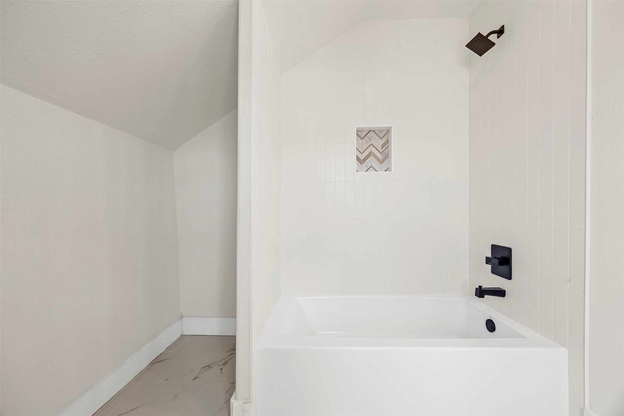 2913 Wheeler Avenue Houston, TX 77004 - Photo 17 of 26 Primary bath