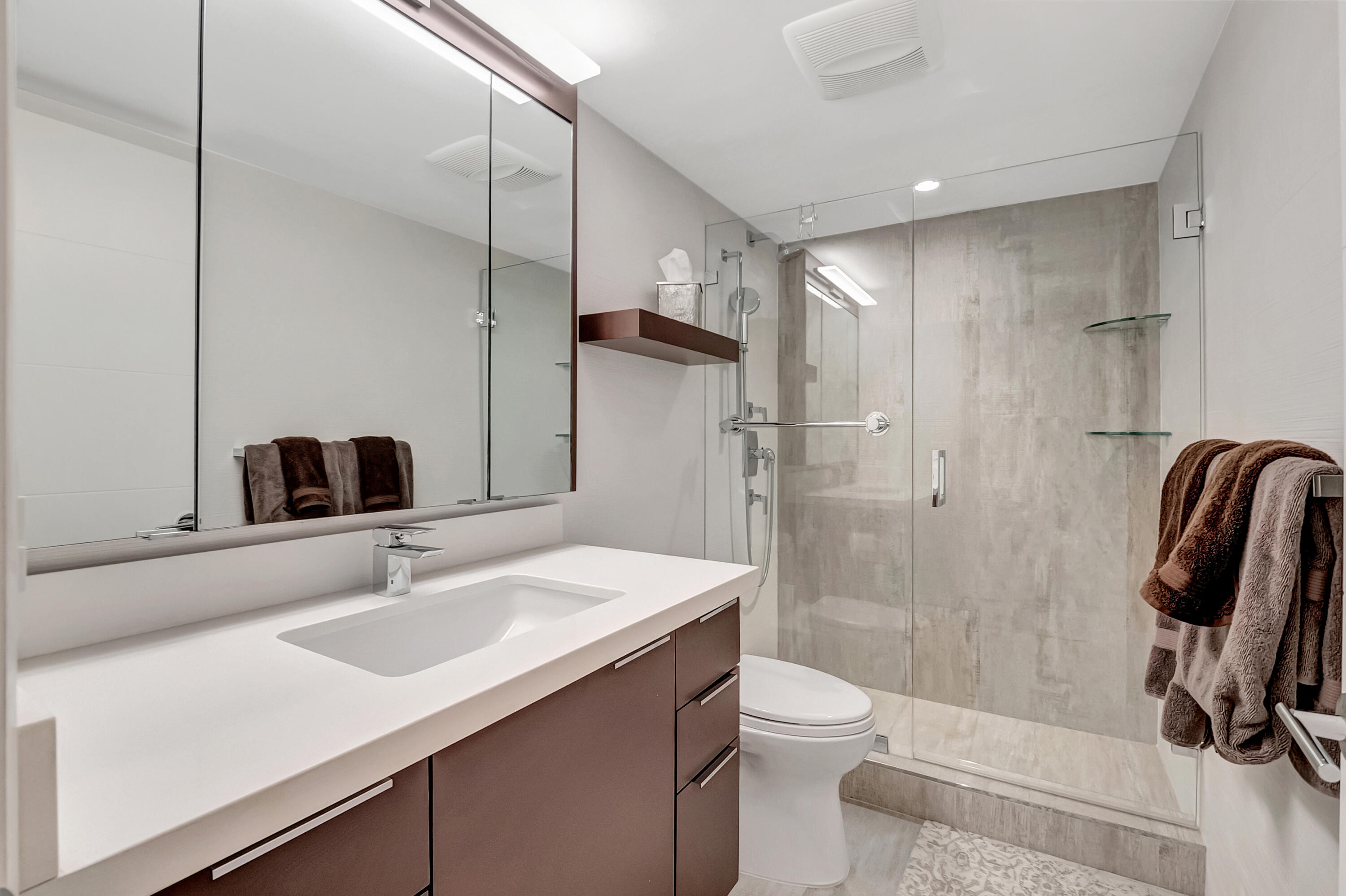 4001 North Ocean Boulevard, Unit 705 Boca Raton, FL 33431 - Photo 23 of 83 GUEST BATHROOM