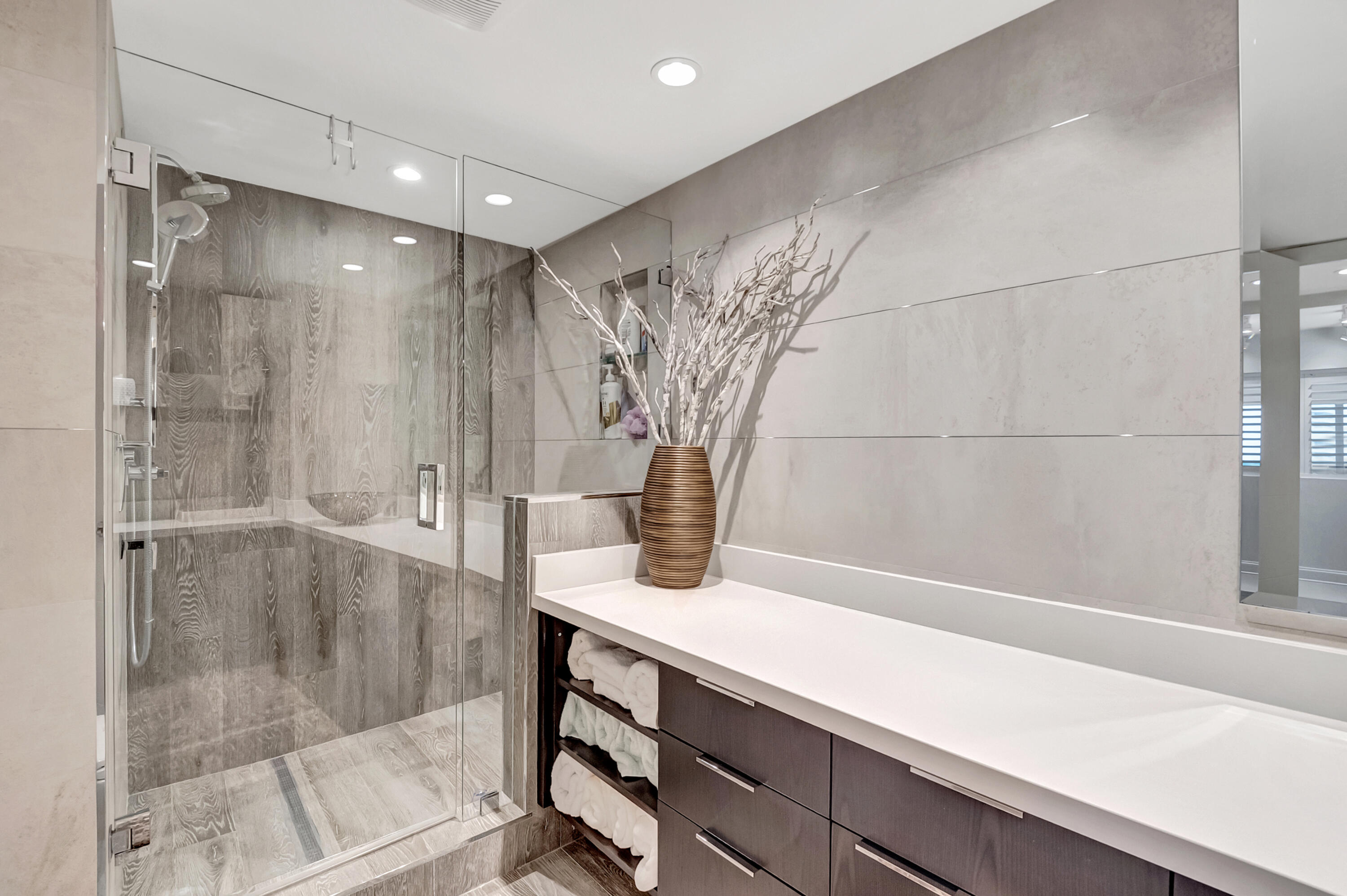 4001 North Ocean Boulevard, Unit 705 Boca Raton, FL 33431 - Photo 28 of 83 GUEST BATHROOM