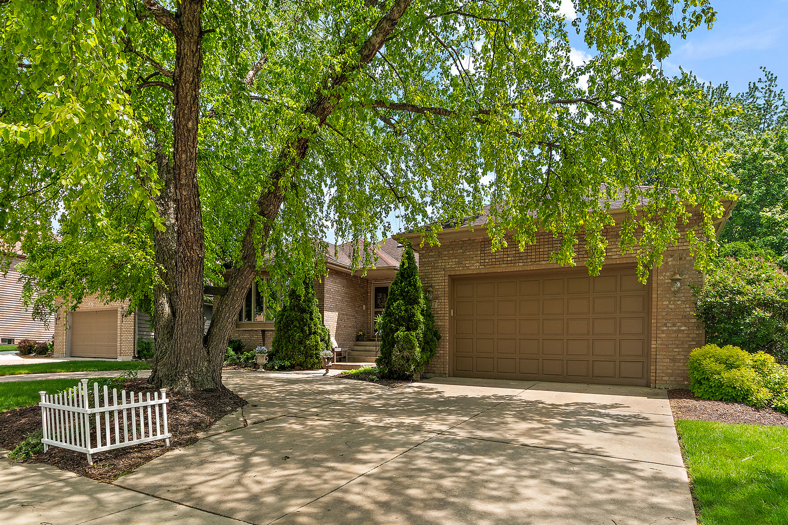 437 Kevin Drive Addison, IL 60101 - Photo 2 of 59