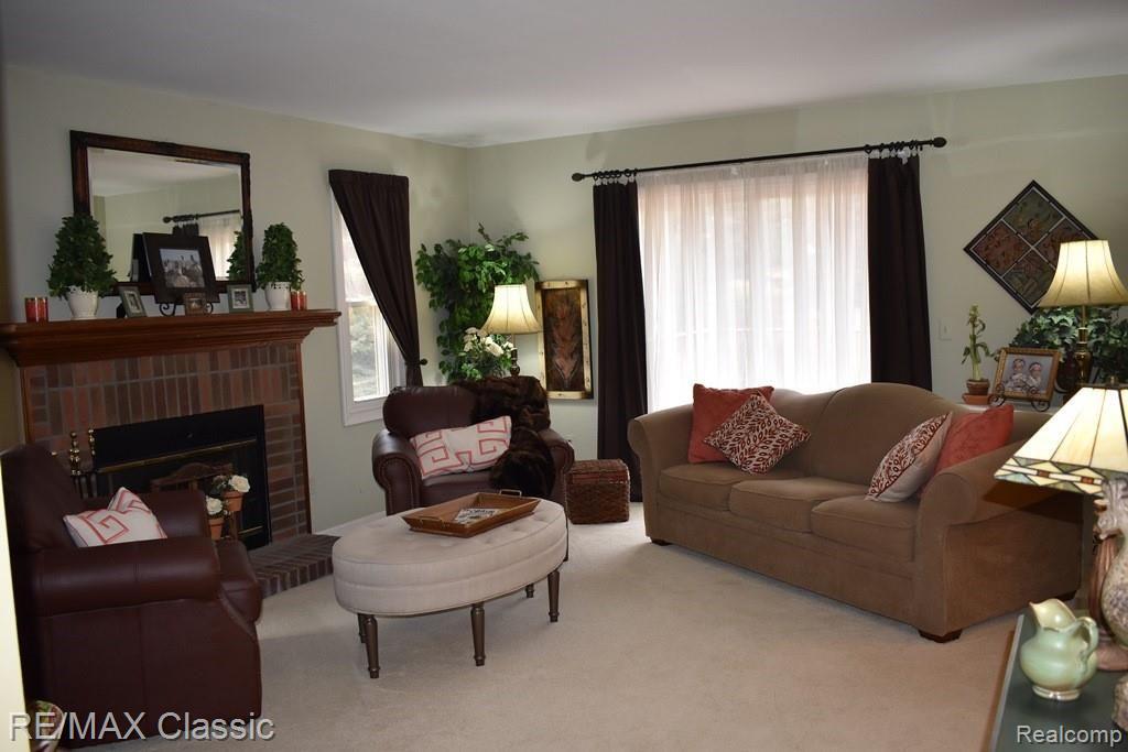 365 East Dawson Road Milford, MI 48381 - Photo 21 of 57 Living room with doorwall to deck