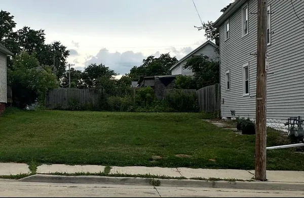 $12,500 | 1016 Davis Place, Racine, WI 53403