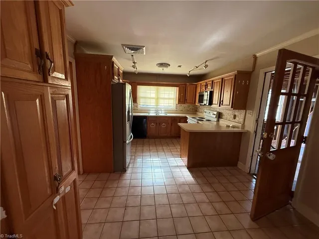 $1,875 | 1022 E. Sheraton Park Road, Pleasant Garden, NC 27313