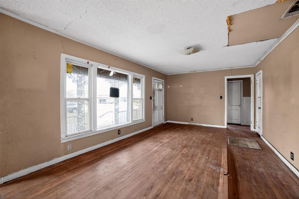 2519 Taylor Street Commerce, TX 75428 - Photo 6 of 32